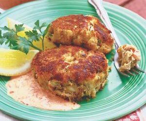 Crab Cakes With Roasted Pepper Sauce