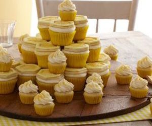 Honeycomb Cupcakes Centerpiece