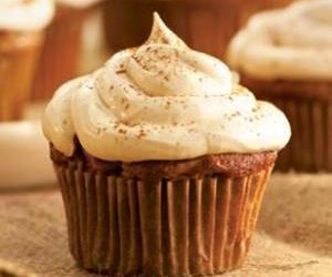 Apple Cupcakes With Cinnamon-Marshmallow Frosting