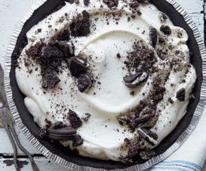 4-Ingredient Cookies and Cream Pie