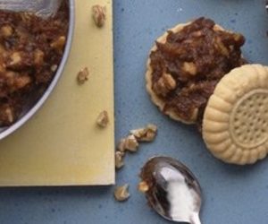 Date-and-Walnut Sandwich Cookies recipes