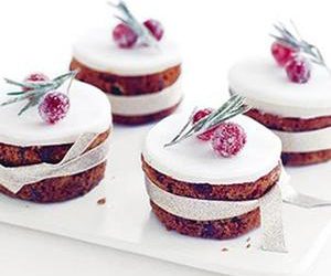 Little Frosty Christmas Cakes