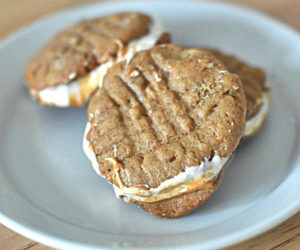 “Fluffernutter” Sandwich Cookies Recipe