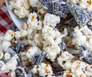 Cookies and Cream Popcorn recipes