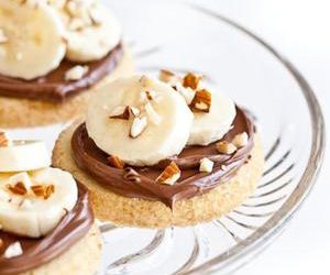 Shortbread Cookies With Nutella, Bananas And Almonds