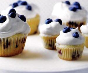 Blueberries And Cream Cupcakes