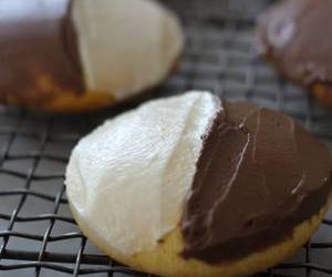 Gluten-Free Tuesday: Black and White Cookies