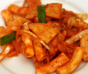 Dinner Tonight: Stir Fried Rice Cake with Gochujang Sauce Recipe