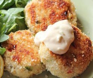 Crab Cakes With Easy Rémoulade