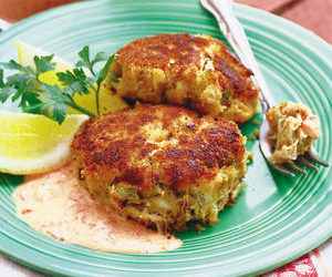 Crab Cakes With Roasted Pepper Sauce