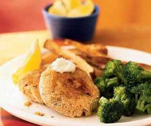 Cajun Salmon Cakes with Lemon-Garlic Aioli