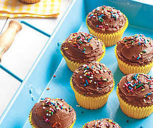 Banana Cupcakes with Chocolate Frosting