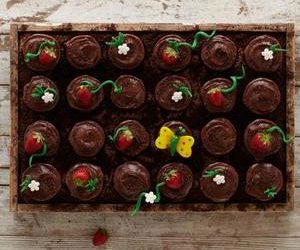 Strawberry Patch Pull-Apart Cupcakes