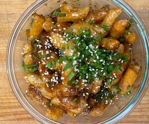 Garlic-Ginger Fried Rice Cakes