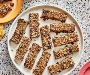 These Breakfast Bars Are Easy, Hearty, and Satisfyingly Crunchy